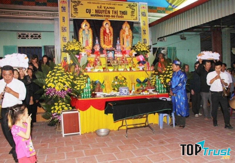 Dịch vụ tang lễ Mười Mạnh tang lễ sẽ lo toàn bộ thủ tục, lễ nghi và tư vấn cho gia đình về các lễ nghi phù hợp với phong tục tập quán của địa phương.