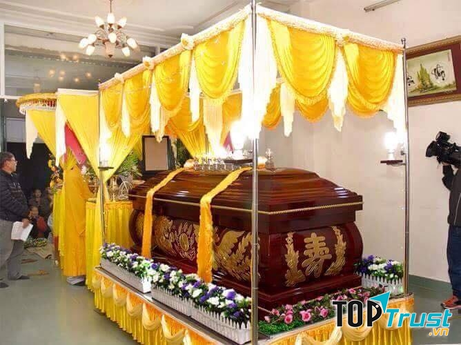 Bán các loại hòm gỗ, hòm kính, hòm đài loan từ nhỏ đến lớn các loại.