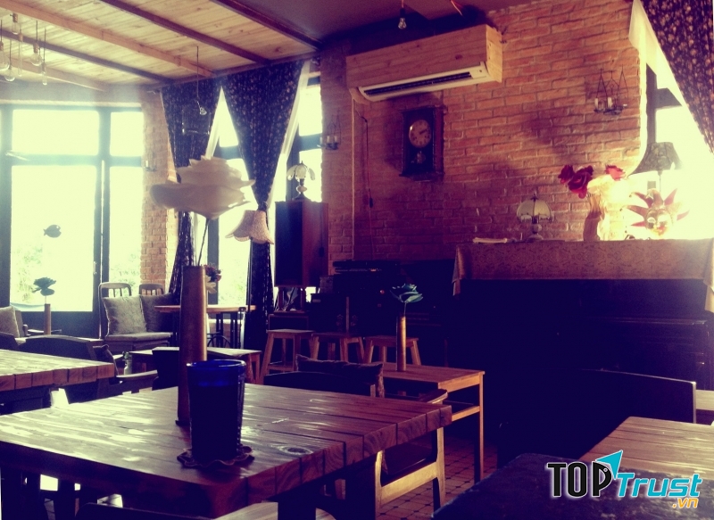 Một mẫu thiết kế quán cafe buồn