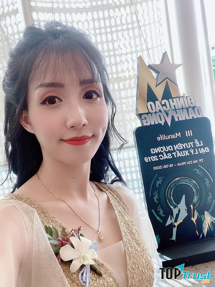 Dịch vụ trang điểm tại nhà Yến Lê