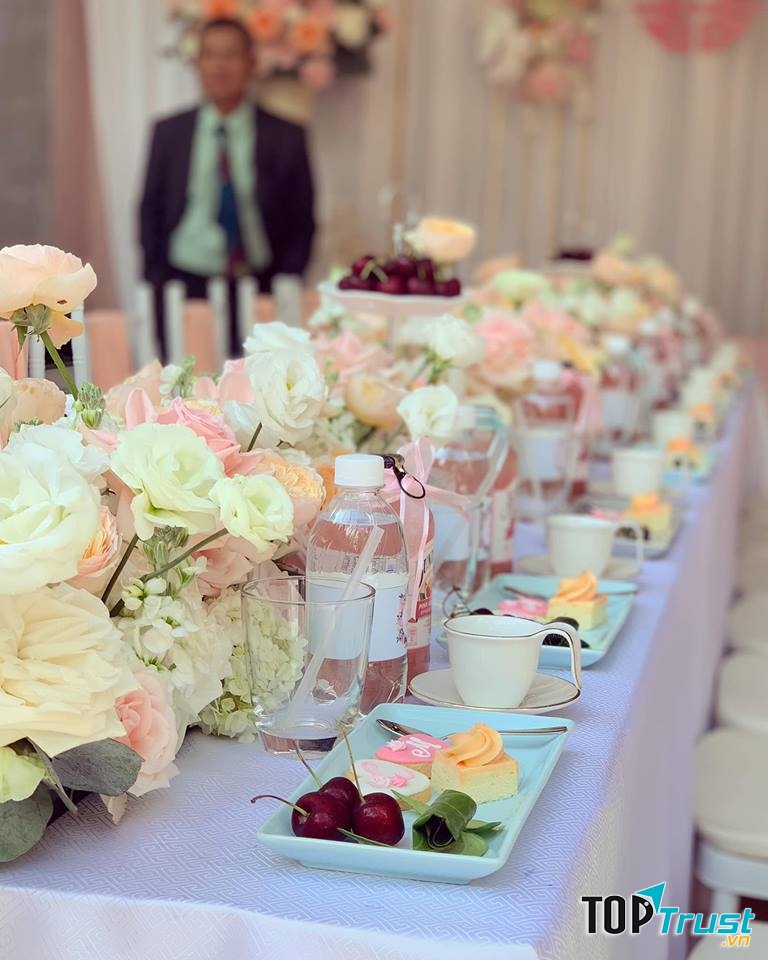 Dịch vụ trang trí tiệc cưới Jam Jar Flowers