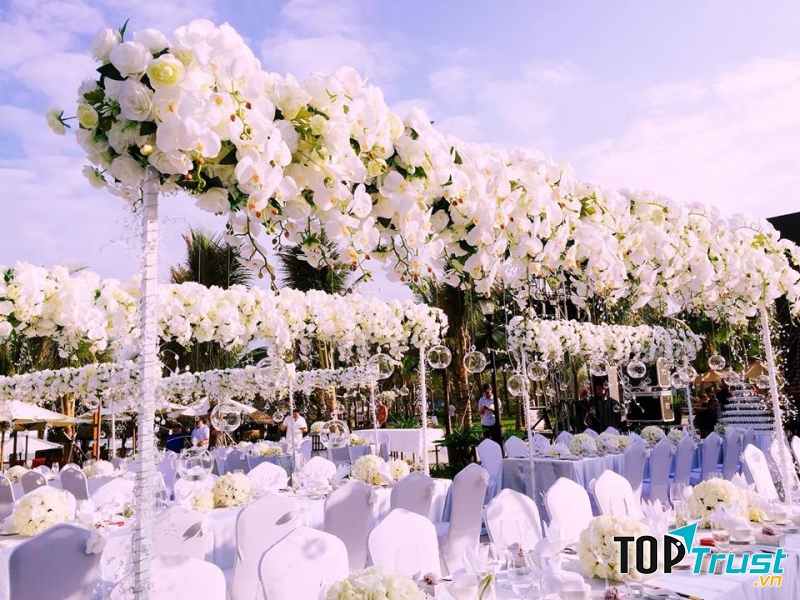 Dịch vụ trang trí tiệc cưới Mai Wedding