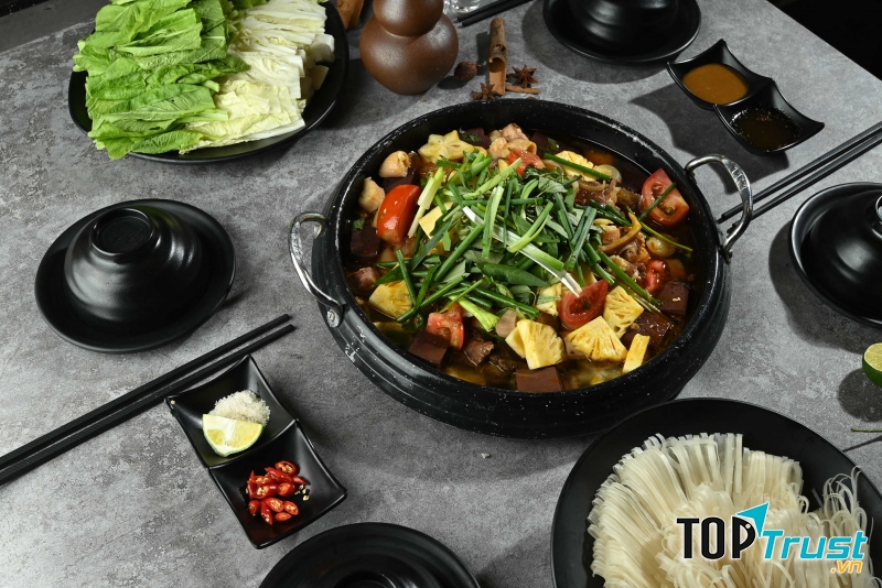 Lẩu Lòng Bò Úc tươi là món không thể bỏ qua tại Lòng Bò Đi Bộ