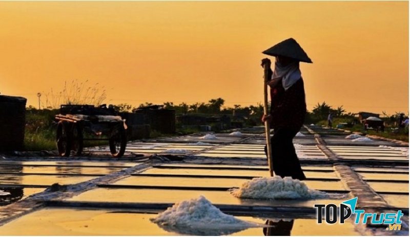 Những hạt muối được tạo thành từng đống