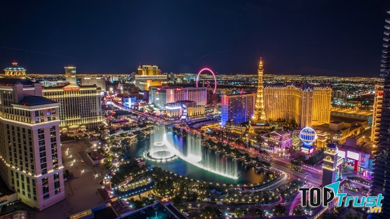 Las Vegas bao gồm khách sạn, casino, các tụ điểm chơi đêm