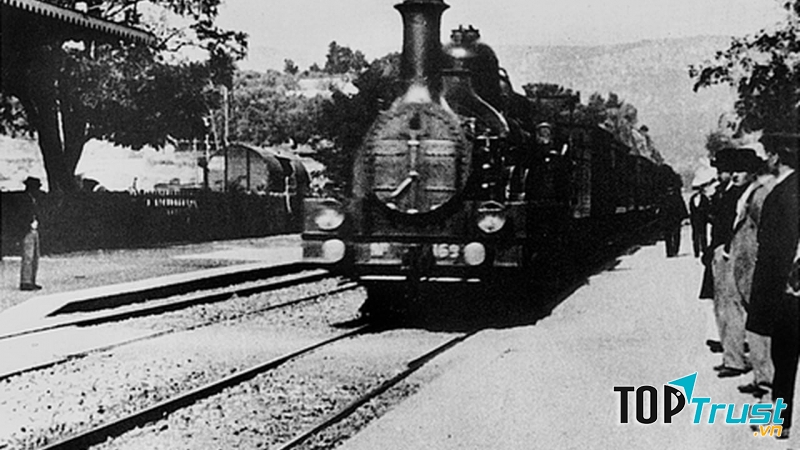 L'arrivée d'un train en gare de La Ciotat - thước phim điện ảnh đầu tiên được trình chiếu trong lịch sử