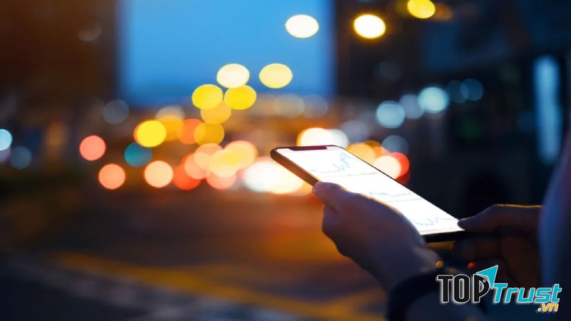 Bề mặt của chiếc điện thoại bạn đang dùng có thể bẩn hơn bồn vệ sinh gấp 10 lần