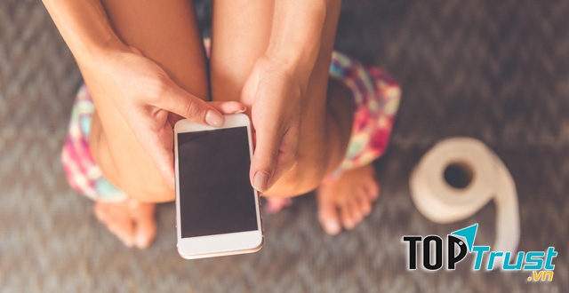 Điện thoại cũng là nơi bám dính lý tưởng của nhiều loại vi khuẩn, virus gây bệnh