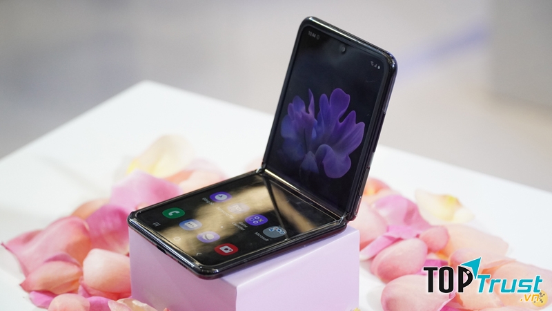 Điện thoại Samsung Galaxy Z Flip