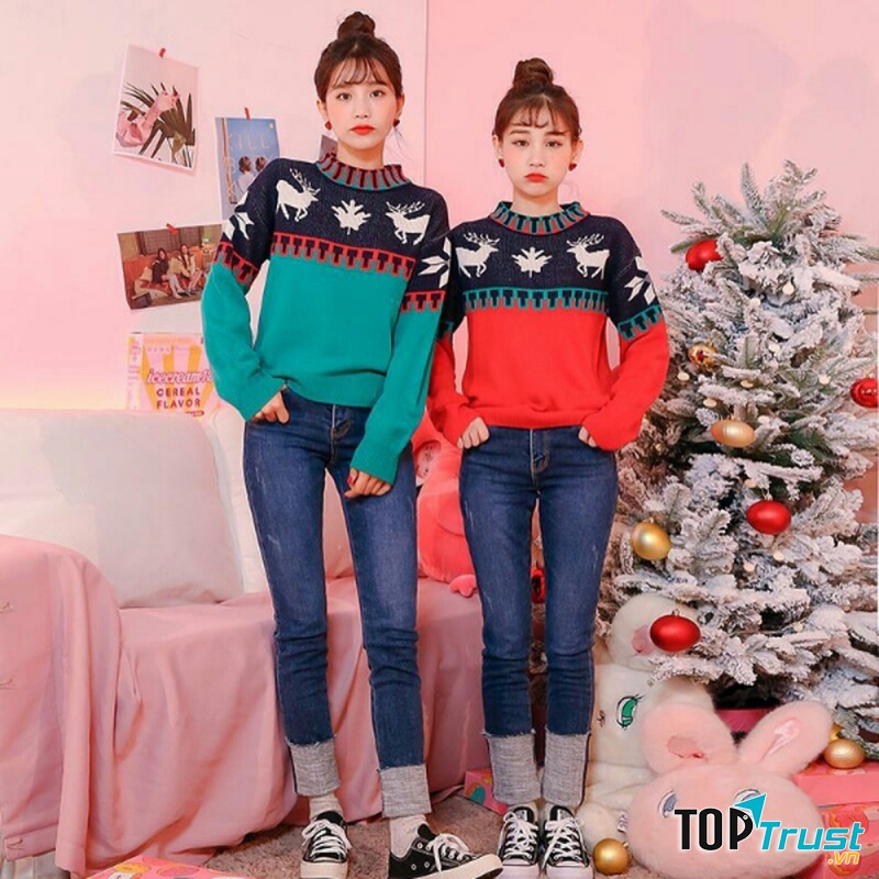 Diện trang phục in hoạ tiết mùa Giáng sinh