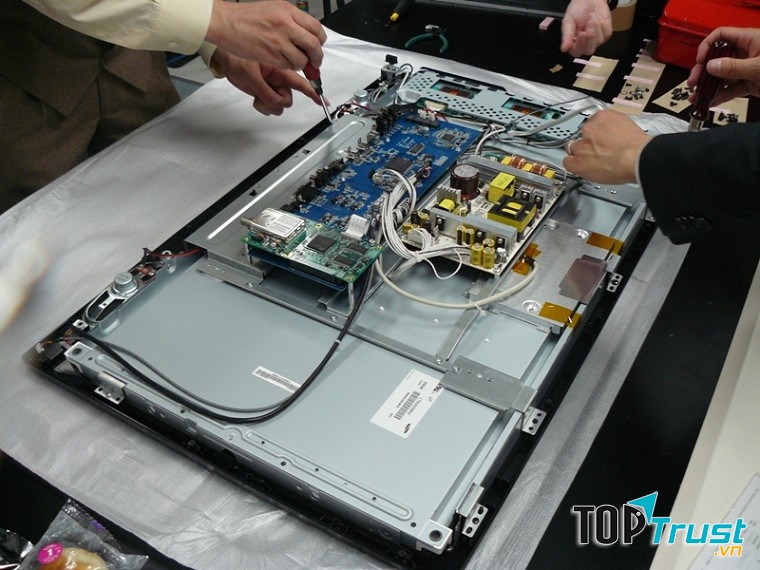 Triết lý kinh doanh của Điện tử Việt Hoa là luôn đặt chữ tín lên hàng đầu, không vì lợi ích trước mắt mà gian dối, lừa gặt khách hàng của mình bởi vì lợi ích của khách hàng chính là sự tồn tại của Điện tử Việt Hoa.