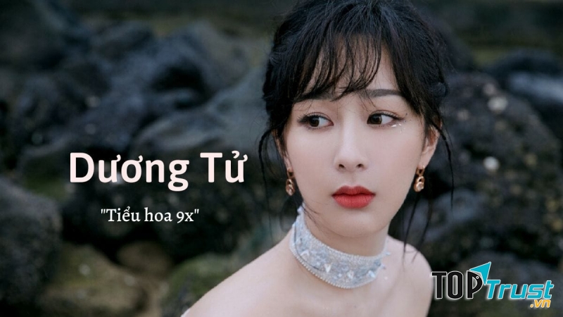 Cô được công nhận là Tiểu hoa 9x