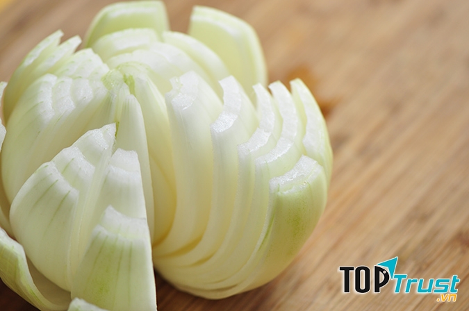Diệt gián bằng hành tây