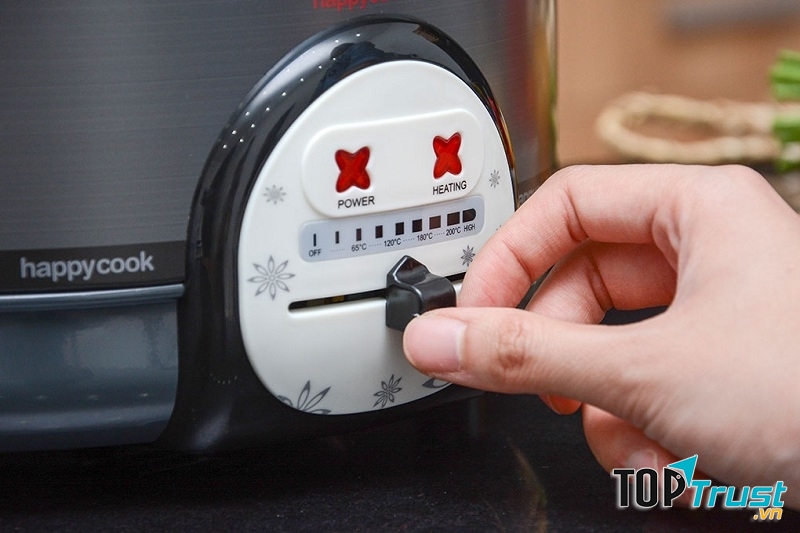 Mua loại nồi lẩu điều chỉnh được nhiệt độ để thích hợp với nhiều loại thức ăn cũng như khẩu vị khác nhau