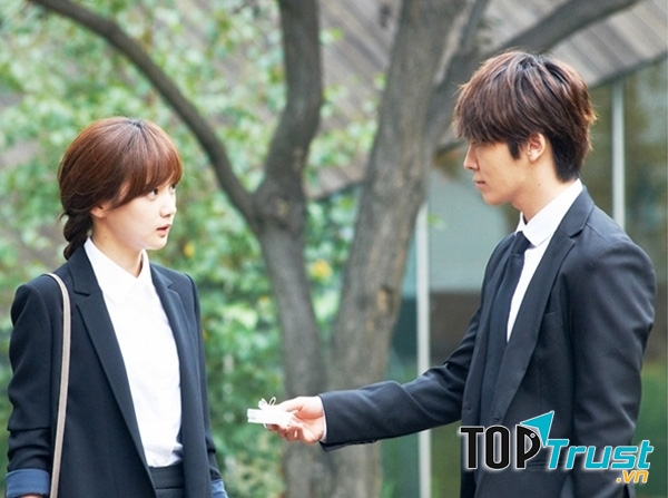 Con trai là người chủ động thể hiện tình cảm