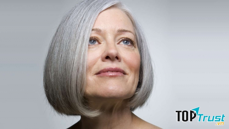 Lông mày và tóc là đôi bạn thân.