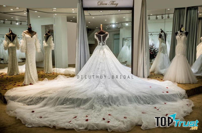 Dieuthuy Bridal
