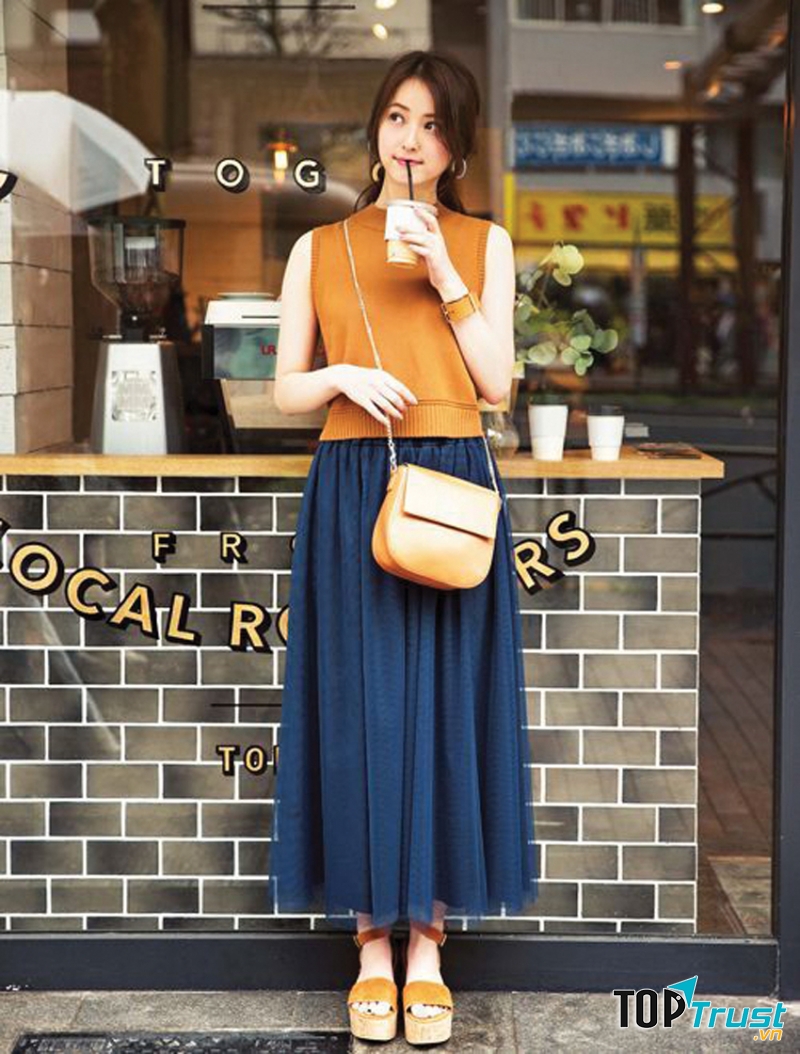 Chân váy được thiết kế đơn giản nhưng không kém phần thu hút - Hình minh họa