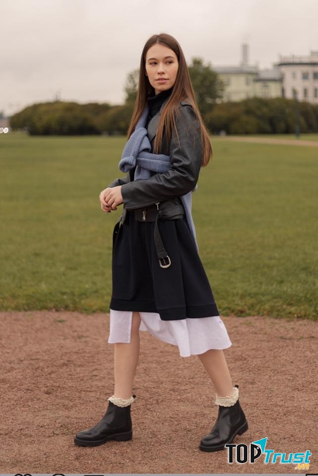 Giày hàng hiệu nhưng có giá chỉ bằng 1/3 web