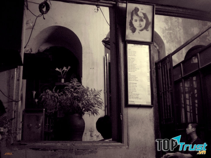 Không gian xưa cũ của quán