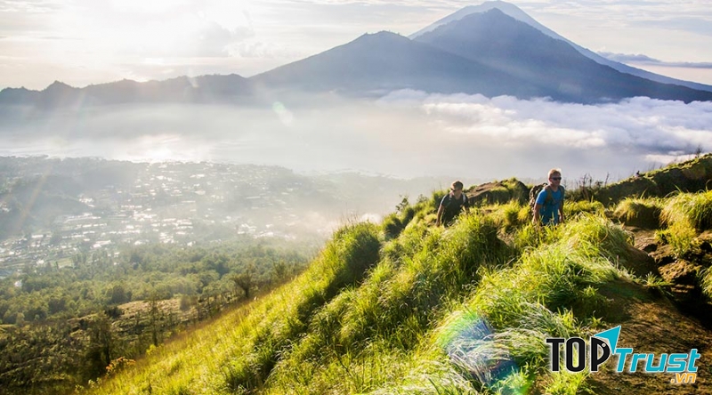 Cảnh quan ban ngày trên đường đến đỉnh Batur