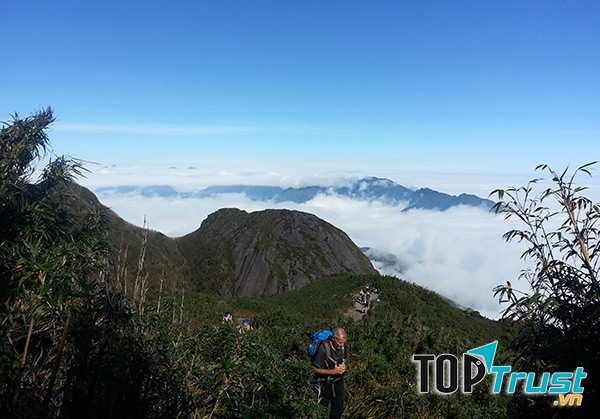 Phong cảnh đẹp mê hồn trên cung đường chinh phục nóc nhà Đông Dương