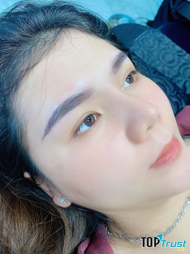 Đinh Nguyễn Thuỳ Dương phun xăm thẩm mỹ