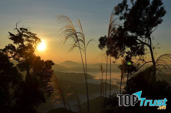 Hoàng hôn đỉnh Quế