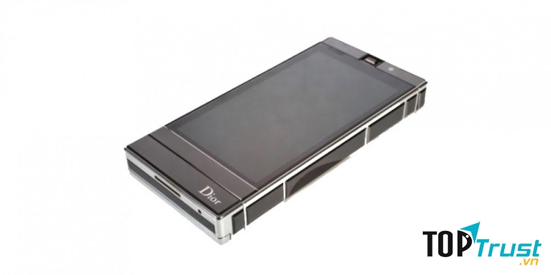 Dior Reveirie có giá 3 tỷ đồng