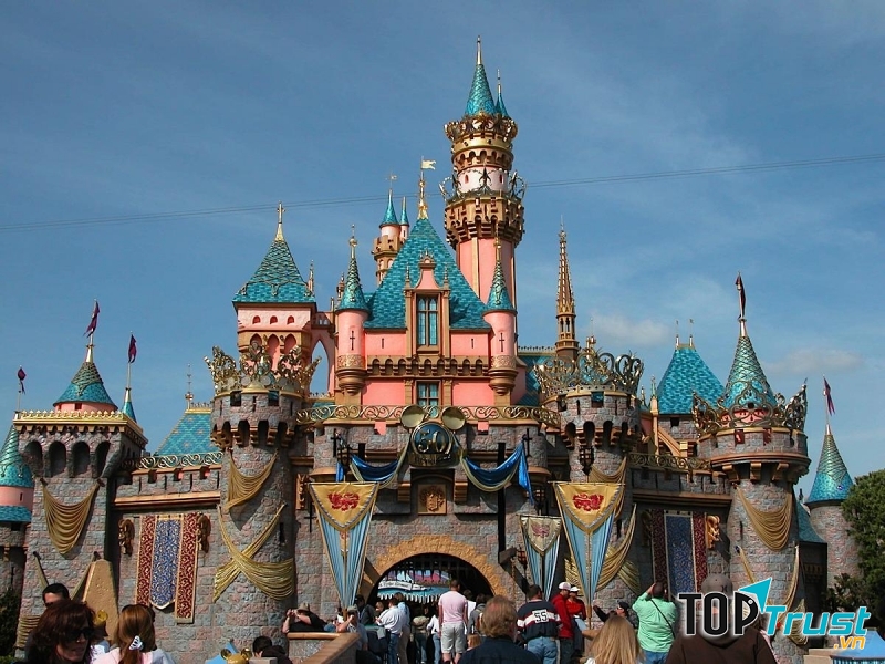 Công viên giải trí Disneyland ở Anaheim, California, Mỹ