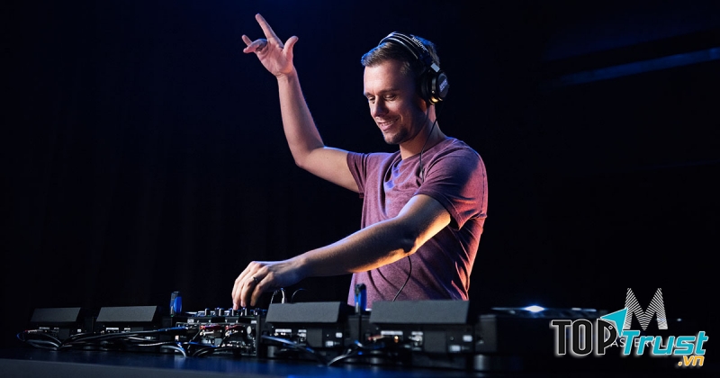 Armin van Buuren - No.4 Top 100 DJs - DJ Mag