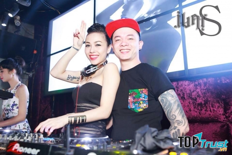 DJ Tommy và vợ là DJ Ngọc Ngà