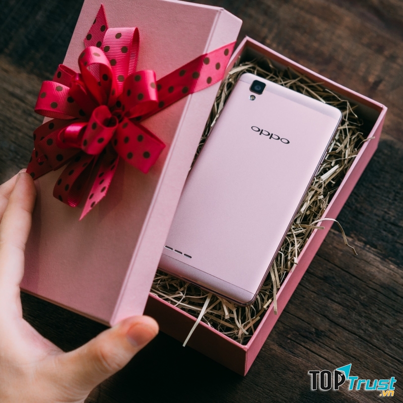 Một chiếc điện thoại cũng là một món quà thực tế ý nghĩa