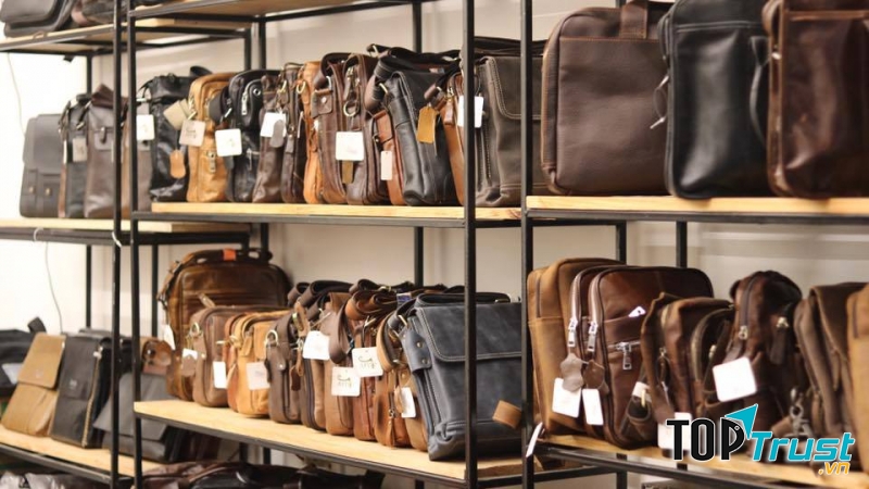 Những chiếc Túi da nam, cặp da tại Đồ da Lano được sản xuất tỉ mỉ từ nguyên liệu da thuộc 100%