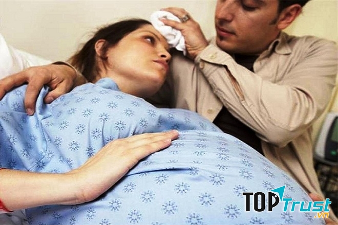 Người đi chăm sản phụ