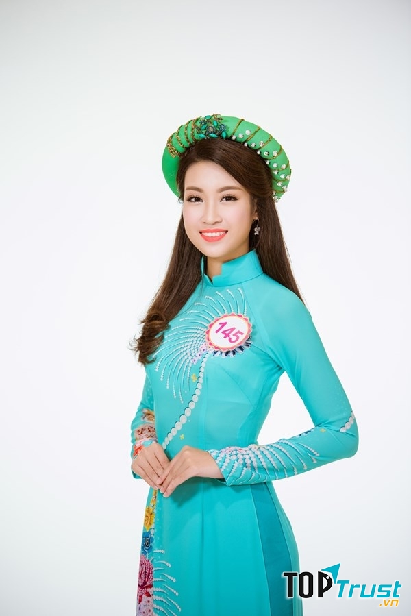 Đỗ Mỹ Linh nhẹ nhàng, cuốn hút.