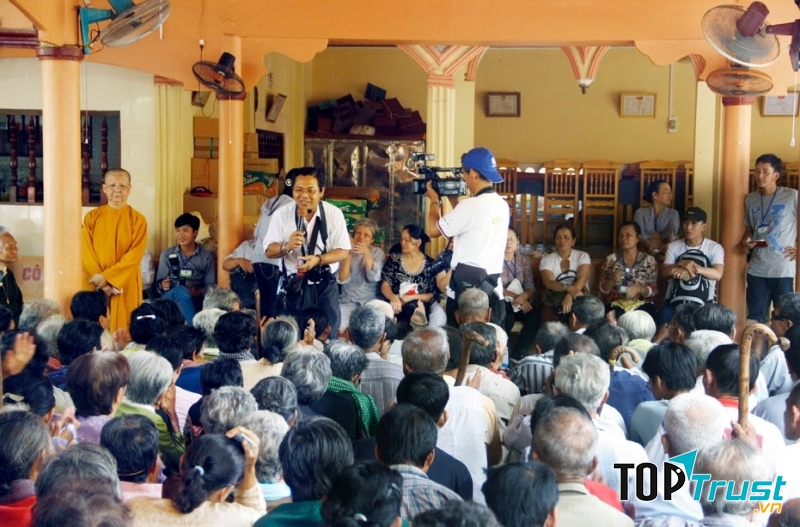 Đoàn từ thiện Minh Tâm thăm và tặng quà cho Bà con người khiếm thị, người nghèo