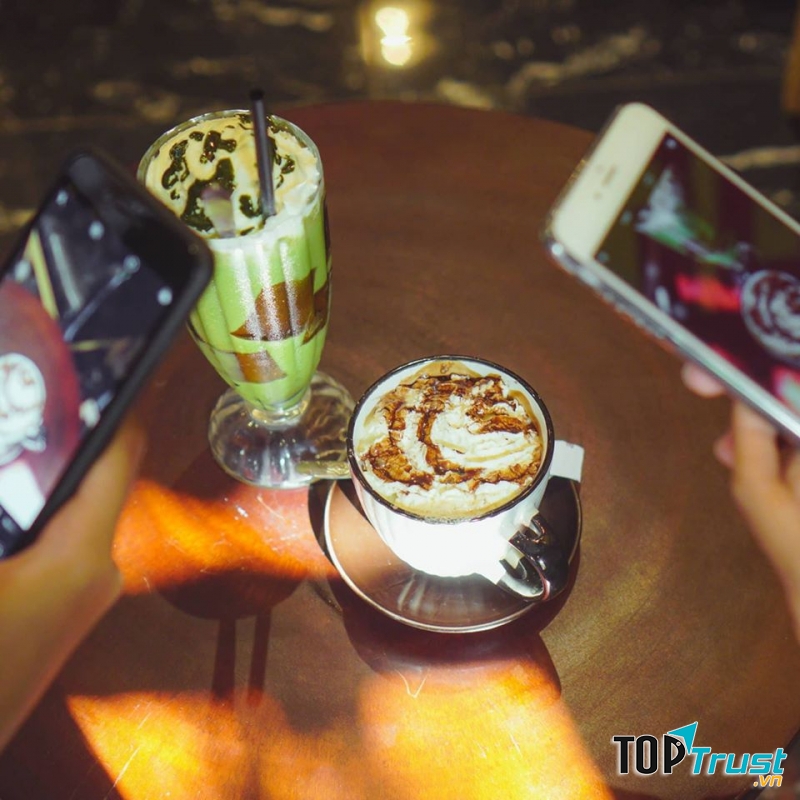 Độc Cafe mang một ánh nhìn khá hoài cổ