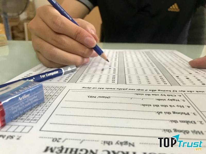 Hãy tranh thủ thời gian này để lướt nhanh qua một lượt đề thi.