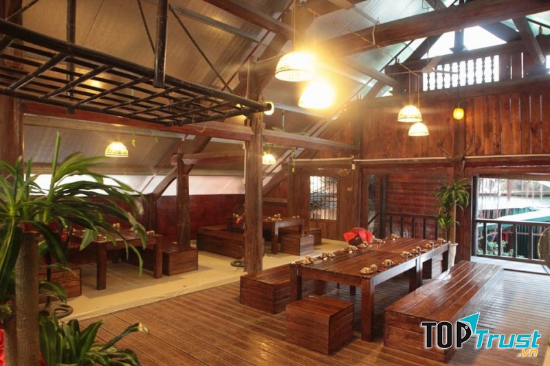 Với phong cách bày trí đơn giản, không cầu kỳ nhưng không gian tại Độc Quán luôn tạo được những điểm nhấn thú vị.