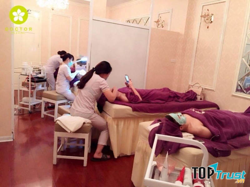 Doctor Spa & Clinic có trang thiết bị hiện đại.