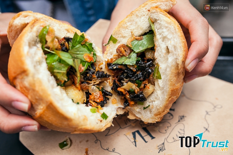 Ổ bánh mì bẻ đôi