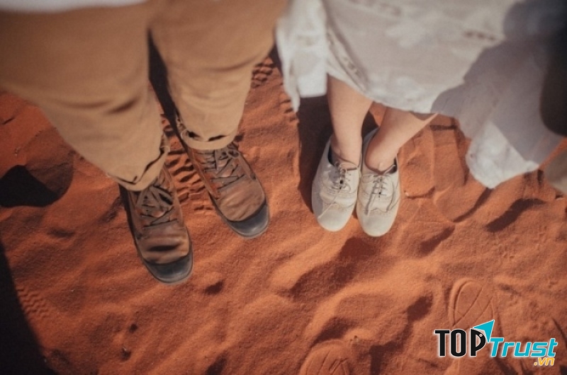 Đôi chân này cùng nhau bước mãi.