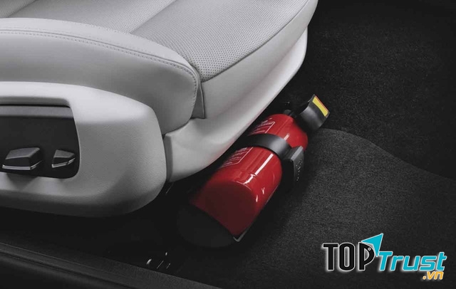 Bắt ô tô để bình chữa cháy trong xe là việc chưa khả thi