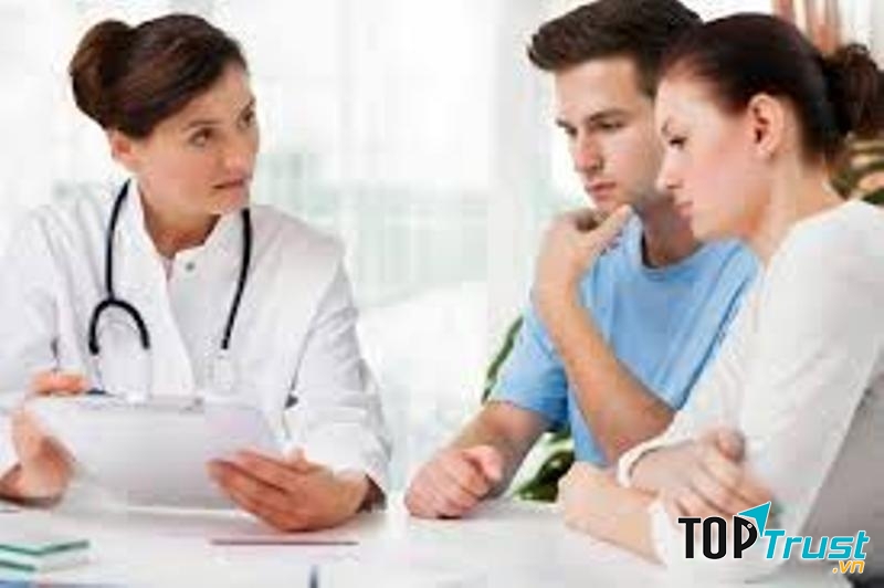 Cả hai vợ chồng đều cần đi khám hiếm muộn