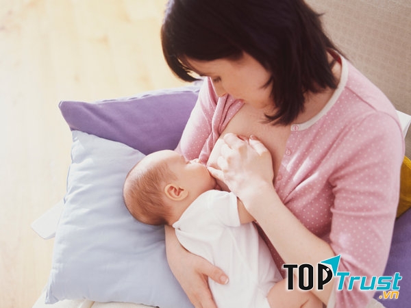 Đối với các bé bú mẹ hoàn toàn