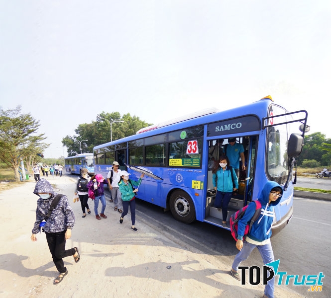 Xuống xe từ từ, cẩn thận