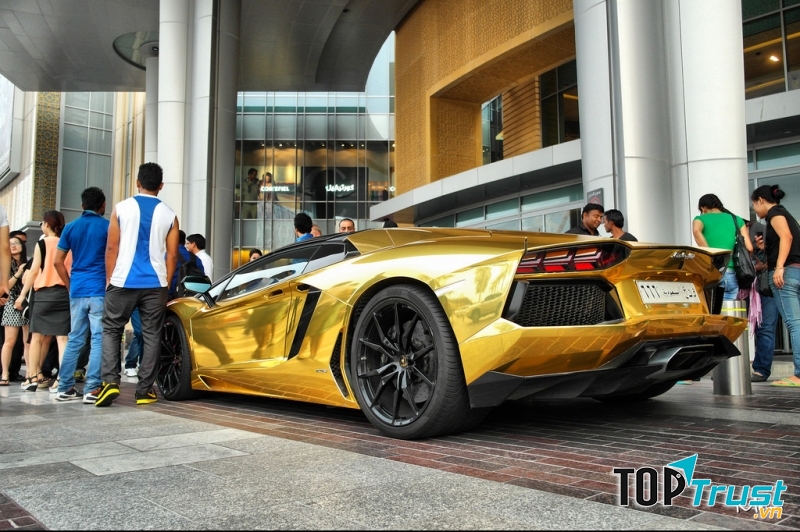 Bên cạnh đó, họ cũng biết cách dựa vào người giàu để tạo ra các trào lưu mới trong xã hội