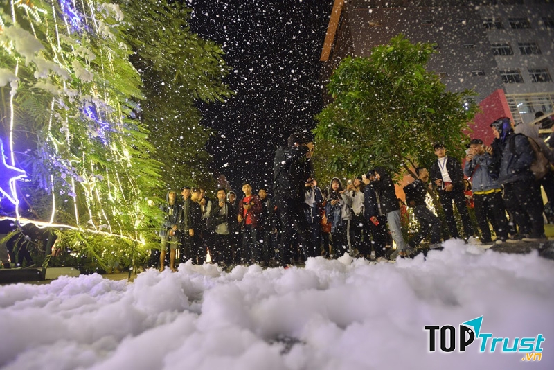 Đón giáng sinh lãng mạn tại Đại Học Thăng Long