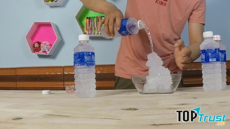 Thí nghiệm đóng băng nước lạnh ngay tức thì